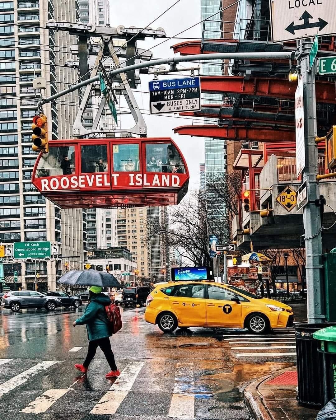 Roosevelt Island Tram in Rain