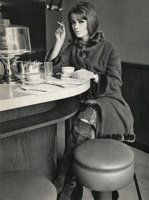 Vintage Cafe Moment