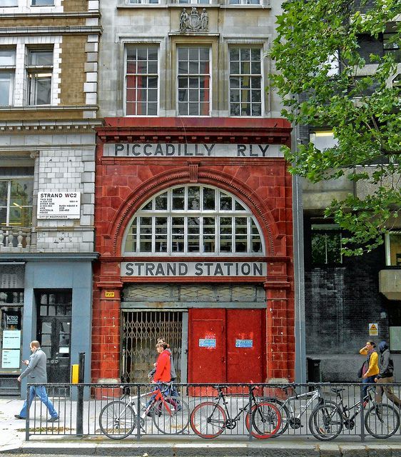 Piccadilly Rly Strand Station
