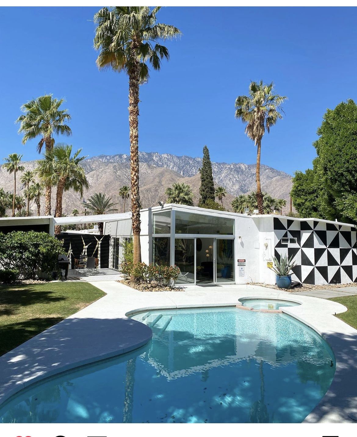 Modern Palm Springs Oasis