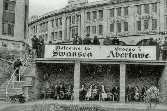 Welcoming Swansea Sign