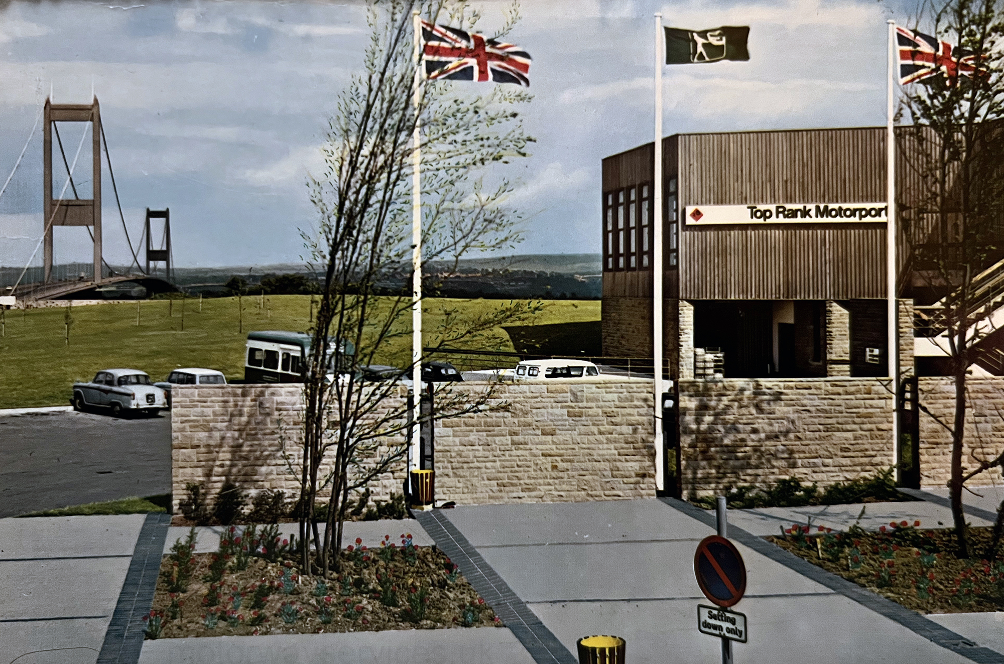 Vintage UK Flag Outside Top Rank MC