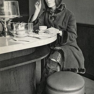 Vintage Cafe Moment