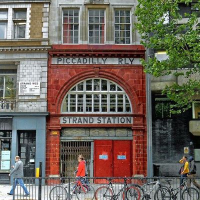 Piccadilly Rly Strand Station