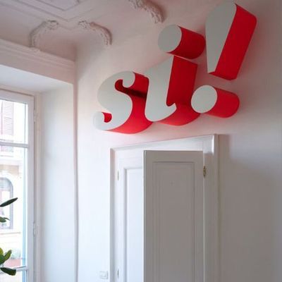 Red 'si!' Sign Over Doorway