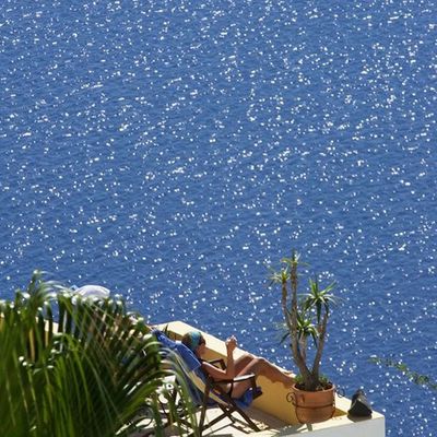 Relaxing by the sparkling sea