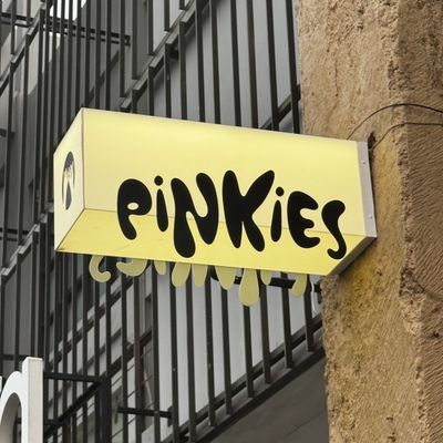 Pinkies Signage